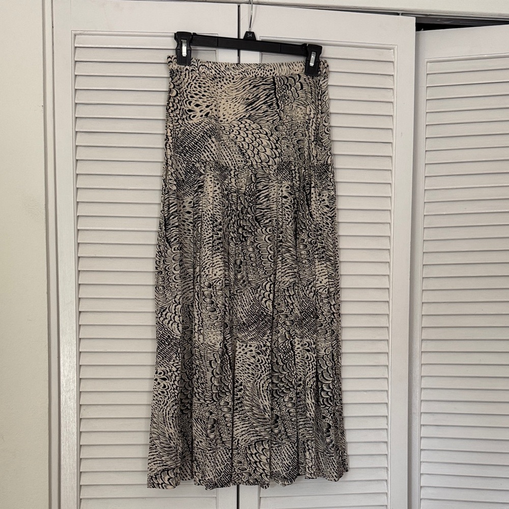 Black and White Women's 100% silk Skirt